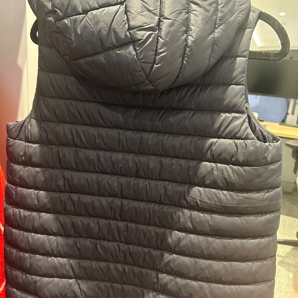 FLASH SALE! 
Barbour hooded Fibre Down Jacket in size 34/4 in Navy!!! - Picture 3 of 7